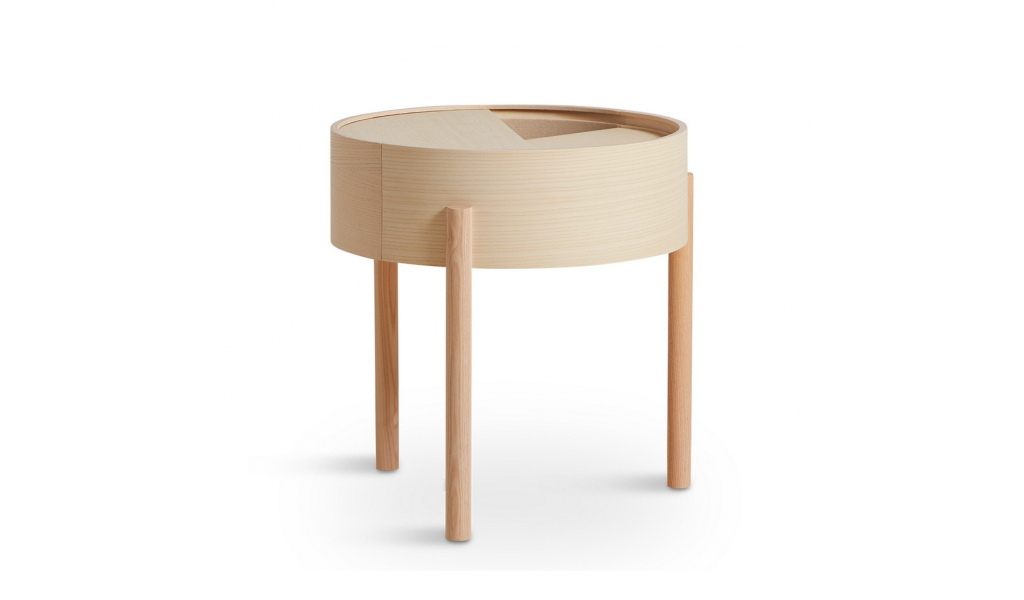 Arc Side Table, z expozice