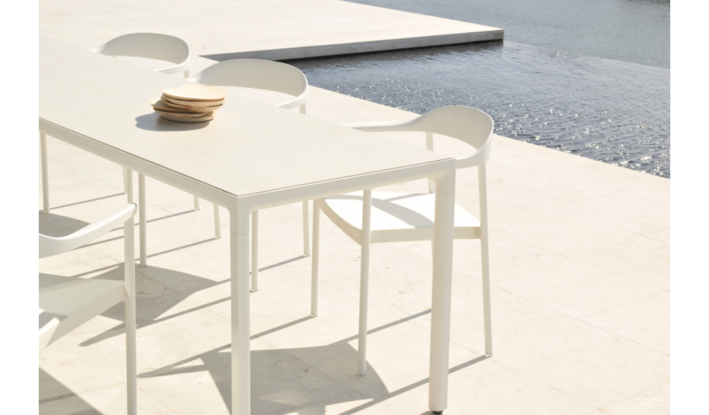 Illum table