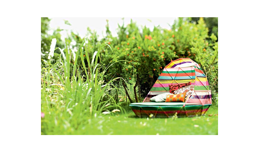 Tropicalia outdoor circular sofa