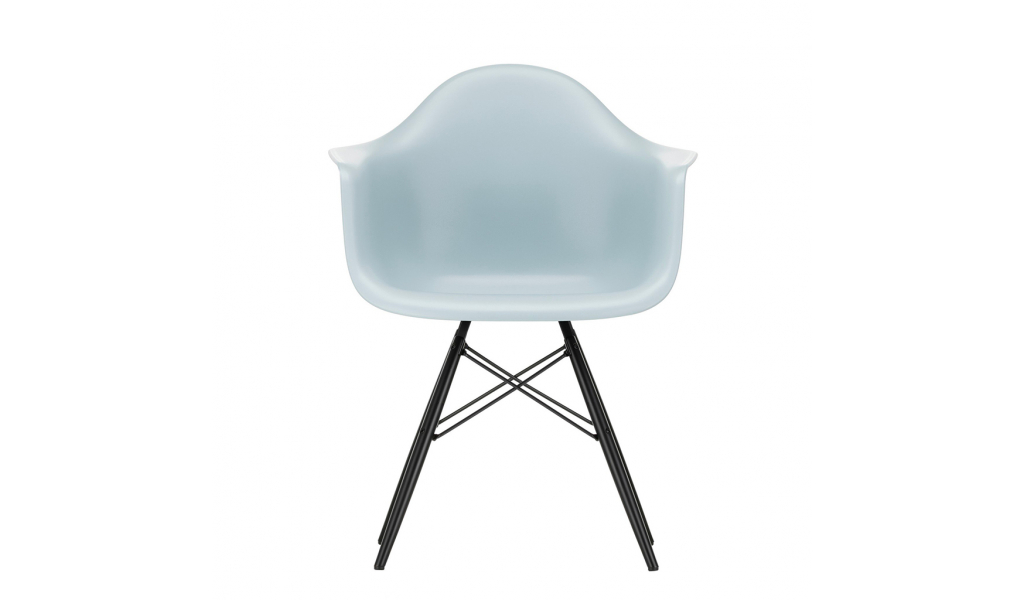 Eames Plastic Armchair DAW